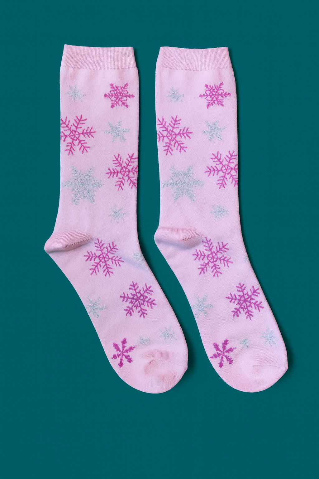 Pink Christmas Dreams – Pink Holiday Crew Socks